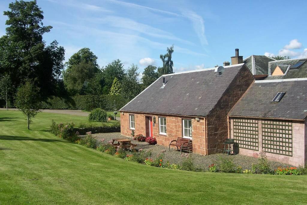 Harleyburn Cottages - Stables And Saddlery 멜로스 외부 사진